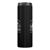 Roast & Roam-A Camping KaffeeAffäre Design Thermosbecher (Rückseite)