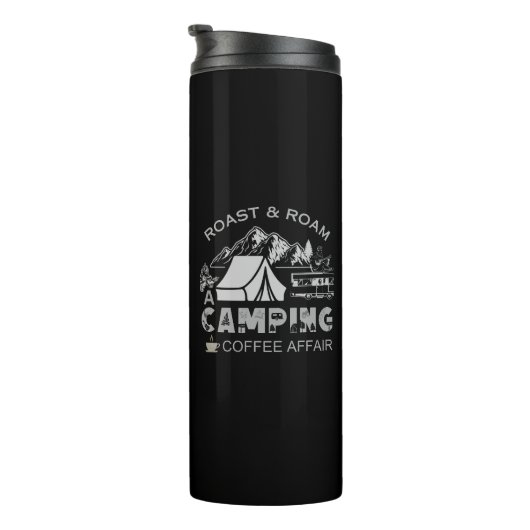 Roast & Roam-A Camping KaffeeAffäre Design Thermosbecher (Nach rechts gedreht)