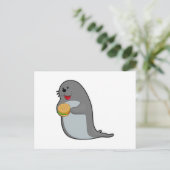Robbe beim Essen mit Burger Postkarte (Stehend Vorderseite)