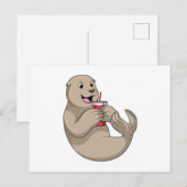 Robbe mit Tasse mit Strohhalm Postkarte (Vorne/Hinten)