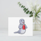 Robbe mit Trinkbecher Postkarte (Stehend Vorderseite)