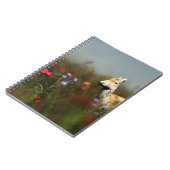 Robe in einem Wiese-Notebook Notizblock (Linke Seite)