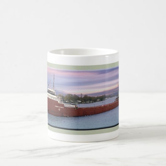 Robert C. Stanley Tasse (Mittel)