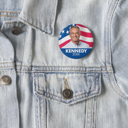 Robert F Kennedy JR 2024 - mit Flaggenhintergrund Button (Beispiel)