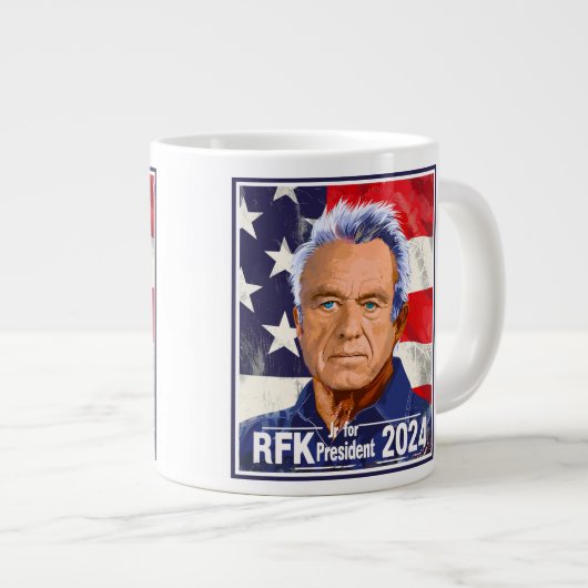 Robert F Kennedy, Jr. für Präsident 2024, RFK Jr. Jumbo-Tasse (Vorderseite Rechts)