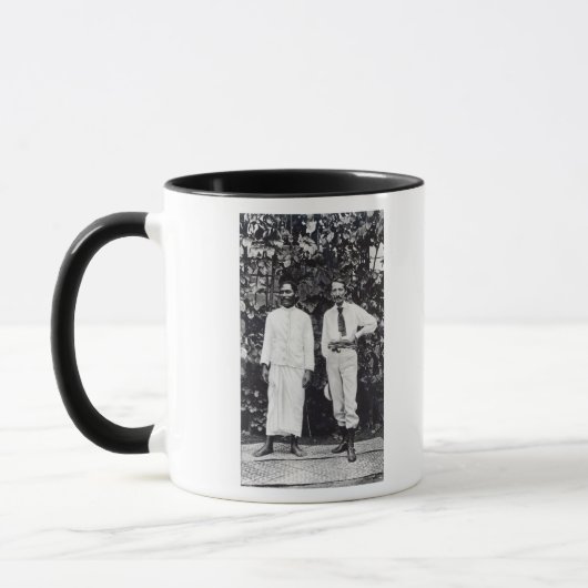 Robert Louis Stevenson und sein Freund Tasse (Links)