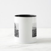 Robin and Batman Standing in Batmobile Tasse (Zentrum)