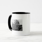 Robin and Batman Standing in Batmobile Tasse (Vorderseite Links)
