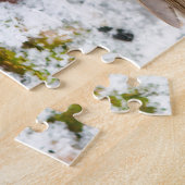 Robin auf einem schneebedeckten Klotz Puzzle (Seite)