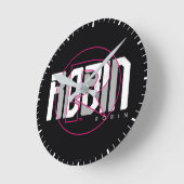 Robin Hi-Tech Name Graphic Runde Wanduhr (Winkel)