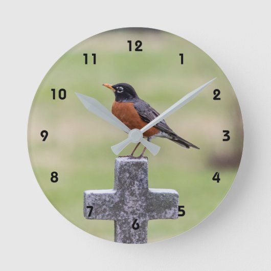 Robin on Cross Runde Wanduhr (Vorderseite)