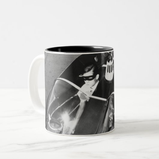 Robin und Batman in Batmobile Zweifarbige Tasse (Vorderseite Links)