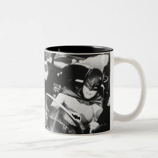 Robin und Batman in Batmobile Zweifarbige Tasse (Rechts)