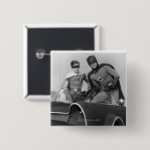Robin und Batman stehen im Batmobil Button (Vorne & Hinten)
