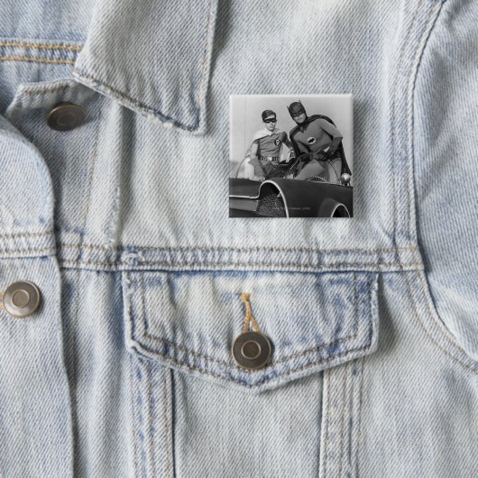 Robin und Batman Stehend in Batmobile Button (Beispiel)