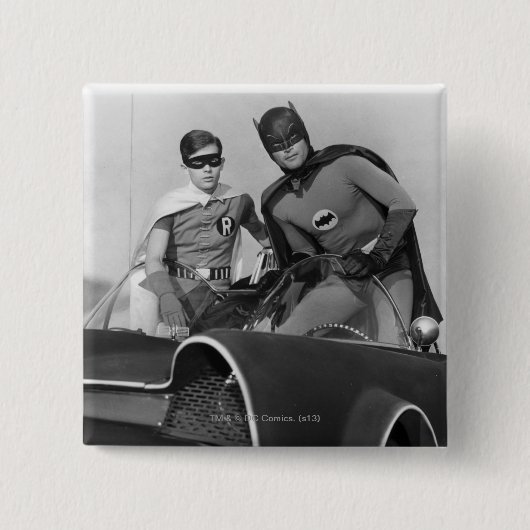 Robin und Batman Stehend in Batmobile Button (Vorderseite)