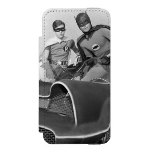 Robin und Batman Stehend in Batmobile Incipio Watson™ iPhone 5 Geldbörsen Hülle