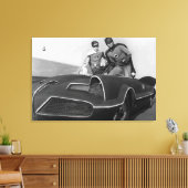 Robin und Batman Stehend in Batmobile Leinwanddruck (Insitu (Wohnzimmer))