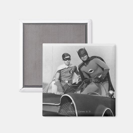 Robin und Batman Stehend in Batmobile Magnet (Vorderseite/Rückseite)