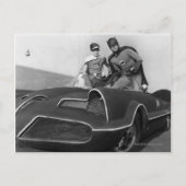 Robin und Batman Stehend in Batmobile Postkarte (Vorderseite)