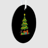 Robin und farbenfrohe Geschenke unter Weihnachtsba Ornament (Vorderseite)