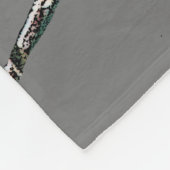 Robin-Vogelfamilie mit Monogramm grau Fleecedecke (Ecke)