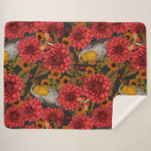 Robinen im Herbstgarten, rote Dahlien auf schwarz Sherpadecke (Vorderseite (Horizontal))