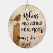 Robins erscheinen, wenn Lieblinge in der Nähe des Keramik Ornament (Links)