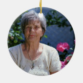 Robins erscheinen, wenn Lieblinge in der Nähe des Keramik Ornament (Hinten)