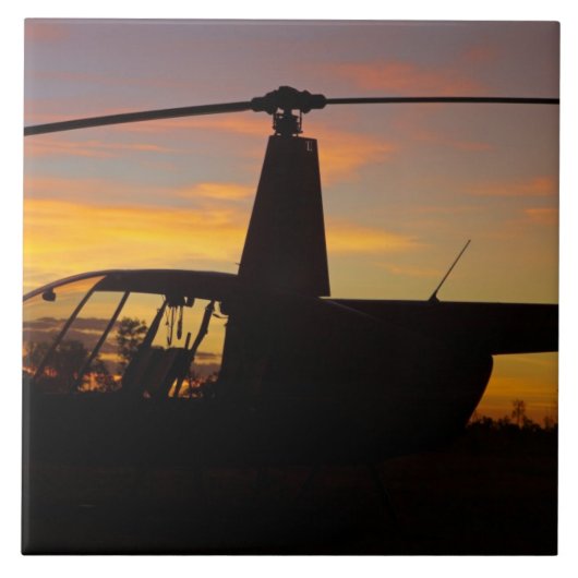 Robinson R44 Hubschrauber bei Sonnenuntergang Fliese (Vorderseite)