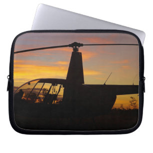Robinson R44 Hubschrauber bei Sonnenuntergang Laptopschutzhülle