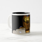 Robonaut 2, ein geschickter, humanoider Astronaute Zweifarbige Tasse (Vorderseite Links)