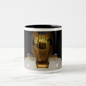 Robonaut 2, ein geschickter, humanoider Astronaute Zweifarbige Tasse (Mittel)