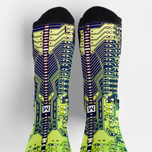 Robot-gedruckte Schalttafel Grünes Geek-Monogramm Socken (Oben)