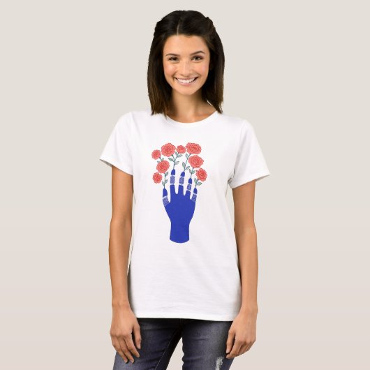 Roboter Hand mit blühenden Rose Artwork T-Shirt (Vorne ganz)