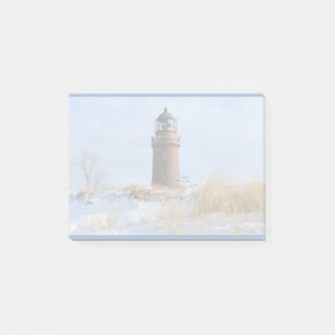 Robuster Leuchtturm an einer felsigen Küste im Win Post-it Klebezettel