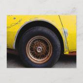 robuster Roadmaster-Reifen, gelb gestrichenes Auto Postkarte (Vorderseite)