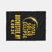Rochester Ny Solar Eclipse 2024 Total Solar Eclips Fleecedecke (Vorderseite (Horizontal))