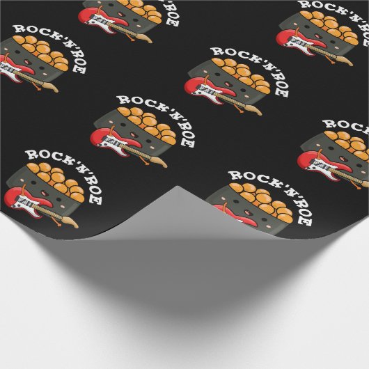 Rock and Roe Funny Sushi Pun Dark BG Geschenkpapier (Ecke)
