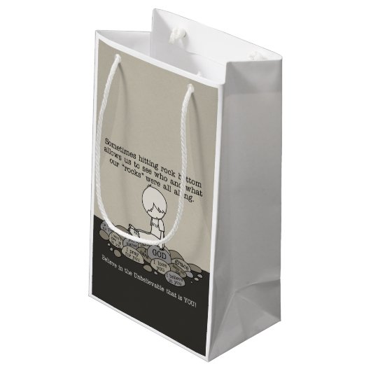 Rock Bottom Kleine Geschenktüte (Rückseite Schrägansicht)