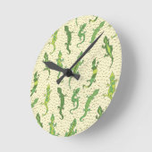 Rock Climbing Geckos auf gelb - nahtlos Muster. Runde Wanduhr (Winkel)