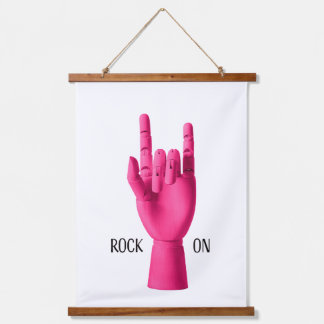 Rock On. Wandteppich mit Holzrahmen