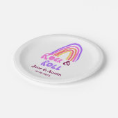Rock & roll wedding add couple name retro rainbow pappteller (Schrägansicht)
