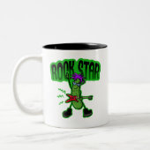 Rock Star Pickle - Funny Cartoon Zweifarbige Tasse (Links)