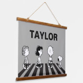 Rock-T-Shirts | Group Walk | Name hinzufügen Wandteppich Mit Holzrahmen (Gewinkelt)