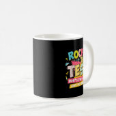 Rock The Test Day Motivational Retro Teachers Test Kaffeetasse (VorderseiteRechts)