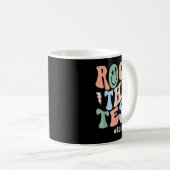 Rock The Test Testing Day Retro Motivational Teach Kaffeetasse (VorderseiteRechts)
