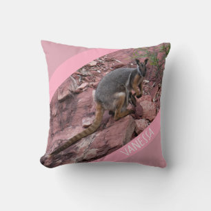 Rock Wallaby and Baby, Pink Accent Girls Kissen