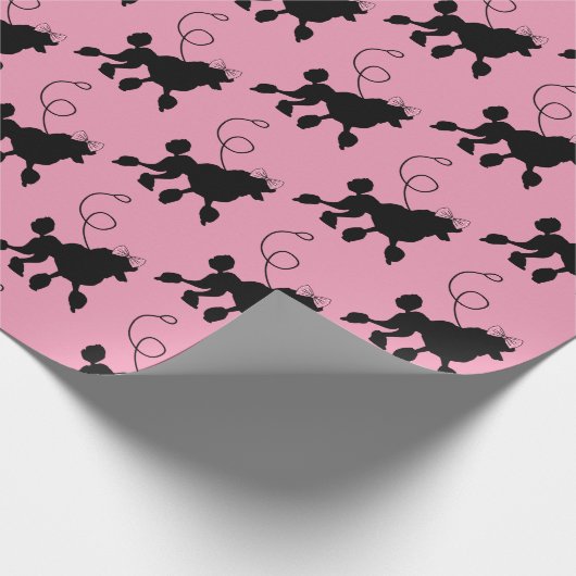 Rockabilly Rock and Roll Retro Black Poodles Pink Geschenkpapier (Ecke)