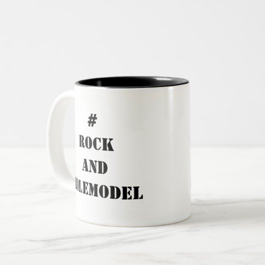 #RockandRolemodel - Schwarz editierbar. Zweifarbige Tasse (Vorderseite Links)